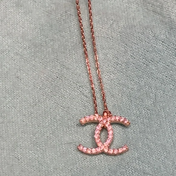 Brand new , rare  Rose Gold plated with crystals  Necklace,great for collectors - Picture 5 of 14